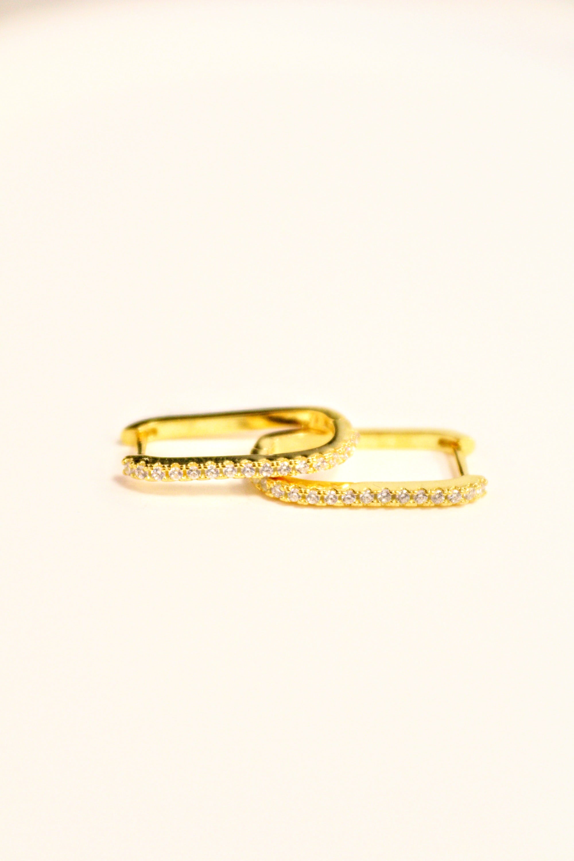 25. U-Shaped Micro-inlaid Zircon