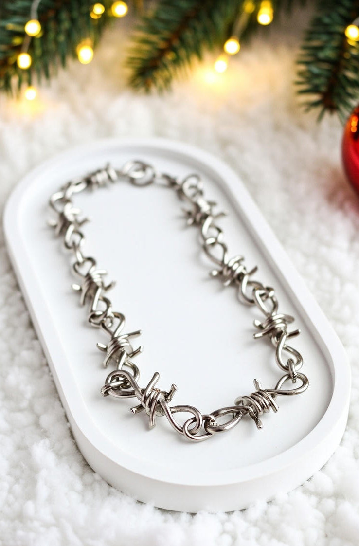 33. Unisex Barbwire Necklace
